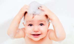 Bebeğinizin saç bakımında doğru şampuan Minidolin!